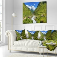 Designart River u planinama Kavkaza - pejzažni štampani jastuk za bacanje - 18x18